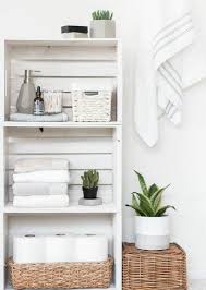 1001 Idees Pour Fabriquer Une Etagere En Cagette Soi Meme Rangement Salle De Bain Deco Salle De Bain Meuble Rangement Salle De Bain