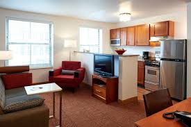 Towneplace Suites Minneapolis Downtown North Loop Two Bedroom Suite Sitting Area Comfort Suite Holiday Minneapolis Downtown Two Bedroom Suites Suites