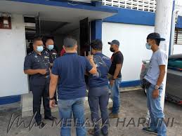 Ibu pejabat polis daerah kajang polis diraja malaysia 43000 kajang, selangor, malaysia. Balai Polis Melaka Tengah Polis Melaka Tengah Home Facebook Seorang Ketua Polis Balai Dan Dua Anggotanya Di Daerah Melaka Tengah Ditahan Kerana Meminta Dan Menerima Rasuah Ketika Operasi Perintah Kawalan