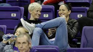 She is also known as an advocate for equal pay among the genders. Wnba Great Sue Bird Defends Girlfriend Megan Rapinoe In Trump Dispute Wtsp Com
