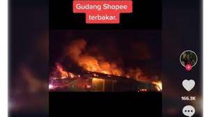 Mulat menjelaskan bahwa kebakaran diduga terjadi akibat panel listrik yang meledak. Z8ntjashw7fn M