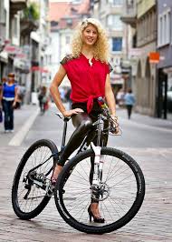 Jolanda neff is perhaps one of the most astronomical young talents that the sport of mountain bike xco has ever seen. Jolanda Neff Pro Mountain Bike World Champion Cycling Outfit Mtb Girl Bicycle Girl