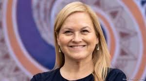 BernCo Board of Commissioners approve Cindy Chavez contract