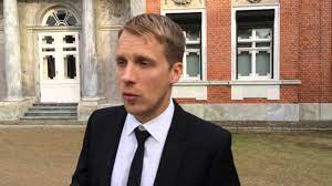 Anschließend besucht er die münchener. Oliver Pocher In Den Privatgemacher Von Gunther Jauch In Potsdam Youtube