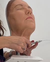 Después de más de un año , llego desde España mi título del Máster  internacional de dermatología estética por la universidad de Alcalá de  Henares , feliz de seguir aprendiendo , capacitándome y ...