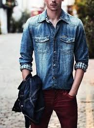 Calça Bege Com Camisa Jeans Masculina Como Usar Camisa Jeans Masculina 6 Combinacoes Infaliveis Jeans Masculino Camisa Jeans Masculina Look Camisa Jeans