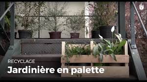Comment utiliser et transformer une palette en jolie jardinière ? Fabriquer Une Jardiniere En Bois De Palette Recycler Youtube