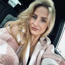 Hi everyone, does anyone know any tips or how to clean the brush attachment 