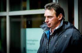 Als willem holleeder en cor van hout in 1992 vrijkomen na het uitzitten van hun straf voor de ontvoering van biermagnaat freddy heineken, groeien ze uit tot bekende nederlanders. Judas By Astrid Holleeder Is Now In English Quartz