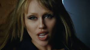 Practicing my POSES in case Miley Cyrus or Naomi Campbell ever want to call  me up for their next shoot 💃🕺