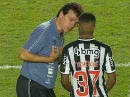 Check spelling or type a new query. Diniz E Tche Tche Qual Foi O Assunto Da Conversa Torcedores Brincam
