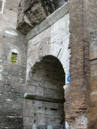 Die servianische mauer ist die römische stadtmauer, von der an vielen stellen noch reste zu sehen sind. Servianische Mauer Rom Forum