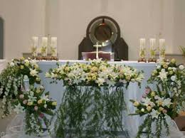 Bunga, daun, dan buah digunakan sebagai penghias gereja katedral. Rangkaian Bunga Segar Untuk Liturgi Gereja Postingan Facebook