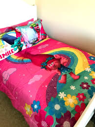 Other trolls like me, my mom and dad finally found me. 4 Must Have Pieces Of Trolls Movie Bedding