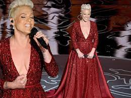 Pink shows off boobs at Oscars in red dress for performance - Mirror Online