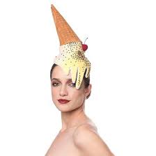 Are You Brave Enough To Rock These Elaborate Hats Crazy Hats Fascinator Fancy Hats