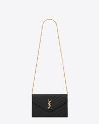 Saint Laurent Portefeuille Avec Chaine Monogramme Saint Laurent En Cuir Texture Grain De Poudre Matelasse Vieux Rose Ysl Com Portefeuille Sac Pochette Sac