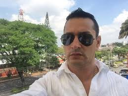 Le robaron costosa cadena de oro a periodista de la alcaldía