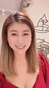 HIIT Adrienne Workout 1. High Knees 2. Side to Side 3. Squats 4. Burpees 5.  Power Squats 6. Power Knees