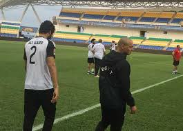 بوركينا فاسو دولة في غرب أفريقيا، تحيطها ستة دول هي مالي من الشمال، النيجر من الشرق، بنين من الجنوب الشرقي، توغو وغانا من الجنوب وساحل العاج من الجنوب الغربي. Ø¨Ø§Ù„ØµÙˆØ± ÙƒØ§Ù ÙŠØ³Ù…Ø­ Ù„Ù„Ø§Ø¹Ø¨ÙŠ Ø§Ù„Ù…Ù†ØªØ®Ø¨ Ø¨Ù…Ø¹Ø§ÙŠÙ†Ø© Ø£Ø±Ø¶ÙŠØ© Ù…Ù„Ø¹Ø¨ Ù…Ø¨Ø§Ø±Ø§Ø© Ø¨ÙˆØ±ÙƒÙŠÙ†Ø§ Ø§Ù„Ù…ØµØ±ÙŠ Ø§Ù„ÙŠÙˆÙ…