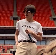 I've seen jk being shipped with lisa . ØªÙˆÛŒÛŒØªØ± Ac Vote For Bts Ø¯Ø± ØªÙˆÛŒÛŒØªØ± I Live For Taehyung And His Celine Shirt Btsv Https T Co M80nswvkjh