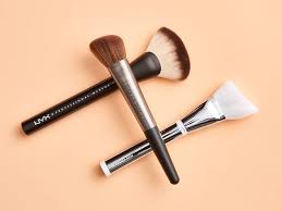 natural versus synthetic makeup brushes