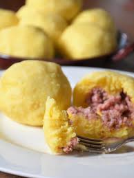 Kartoffelknodel Mit Selch Oder Grammelfulle Und Sauerkraut Rezepte Fleischgerichte Rezepte Kartoffelknodel Rezept