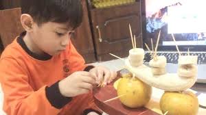 Kendaraan yang diproduksi massal di negara kita umumnya kendaraan darat, salah satunya sepeda motor. Menengok Ketrampilan Kb Al Falah Darussalam Sidoarjo Buat Kendaraan Dari Buah Buahan Surya