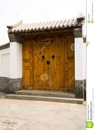 972 likes · 69 talking about this · 11 were here. Asiats China Antike Die Grosse Holzturen Graue Fliesen Weisse Wande Holzernes Fenster Errichtet Stockbild Bild Von Beijing Porzellan 40358887