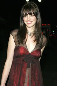 Anne hathaway shag haircut 2019 popsugar beauty australia. Anne Hathaway Hairstyles Short Long Haircuts On Anne Hathaway Fashion Gone Rogue