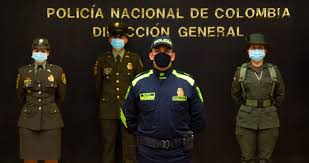 El nuevo uniforme es todo azul marino. Asi Lucen Los Uniformes Azules Que Usara La Policia Nacional