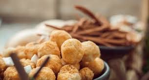 Telur 2 butir, kocok lepas. Cocok Jadi Camilan Di Akhir Pekan Begini Resep Mudah Bakso Goreng Udang