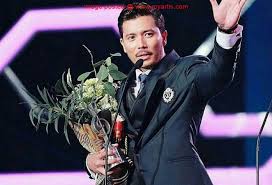 Tak percaya sila layan video episod ke 6 kat atas tue. Abpbh 3 0 Fattah Amin Rangkul Anugerah Bintang Paling Popular Tuah Ayam Nampak Di Kaki Tuah Manusia Tak Siapa Yang Tahu Demikian Jug Artis Manusia Gambar