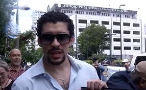 🗳️ Bad Bunny acude a votar en la escuela Saint John's, en San Juan.  #Elecciones2024.