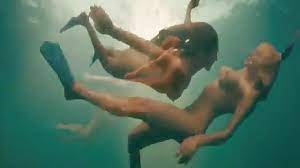 Berühmte Girls nackt, unter Wasser - HIERPORNO.COM