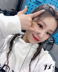 Yeji cat eyes are most beautiful and charming and strangely enchant human! Hwang Yeji Image 230853 Asiachan Kpop Image Board