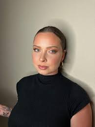 Can I find a makeup artist to help me improve my makeup skills using my own  products?