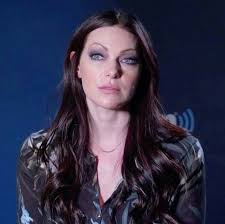 Оранжевый — хит сезона: просмотрите 340 идей на доске Pinterest «Laura  Prepon»