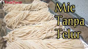 Cek resep praktisnya berikut dan sajikan mie ayam sendiri di rumah. Resep Membuat Mie Tanpa Telur Hasil Lentur Anti Gagal Home Made Noodle Youtube