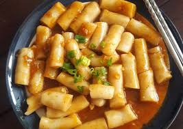 Tapi kalau kamu cuma mau tambah pedas (tidak tambah kental) cukup tambahin gochukaru (bubuk cabai korea). Resep Makanan Korea Tteokbokki Tanpa Gochujang