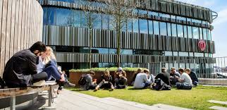 Se videor om malmö universitets utbildningar, forskning och hur det är att vara student i malmö. James Madison University Malmo University
