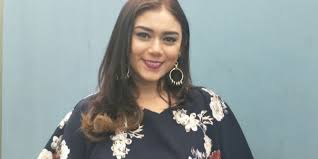 Putri bungsu dari 2 bersaudara pasangan riki latief dan elisabeth ini telah berkenalan dengan dunia. Thalita Latief Gugat Cerai Dennis Rizky