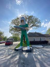 Gemini Giant Before (2023)