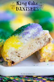 King Cake Danishes Only 5 Ingredients These Things Are Soooo Good Perfect For Mardi Gras Crescent Rolls Cin Desserts Dessert Drinks Mardi Gras Desserts