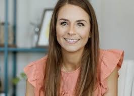 Caroline Dillard's Instagram, Twitter & Facebook