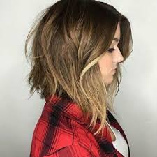 Sinon, pour un autre style, vous pouvez attifer la coupe de franges asymétriques de préférence. Carre Plongeant Degrade 30 Modeles Tendance