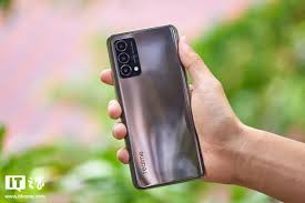 Realme Q3 Pro Carnival Edition Review ...
