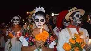 It originated from a centuries old aztec festival in honor of mictecacihuatl, a goddess known as the lady of the dead. El Dia De Los Muertos Tradicion Representativa De Mexico