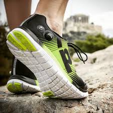Le terme jogging est repris de l'anglais, où il désigne le fait de courir à faible allure. Pin On Running And Jogging