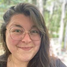 Allison Pirog's Instagram, Twitter & Facebook